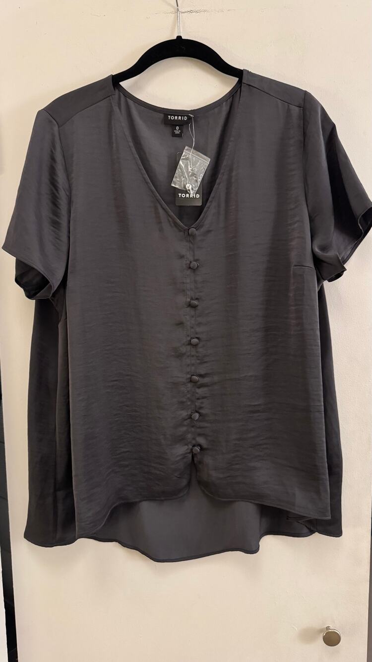 NWT - Torrid - Dark Gray Button-Up Blouse - Size L